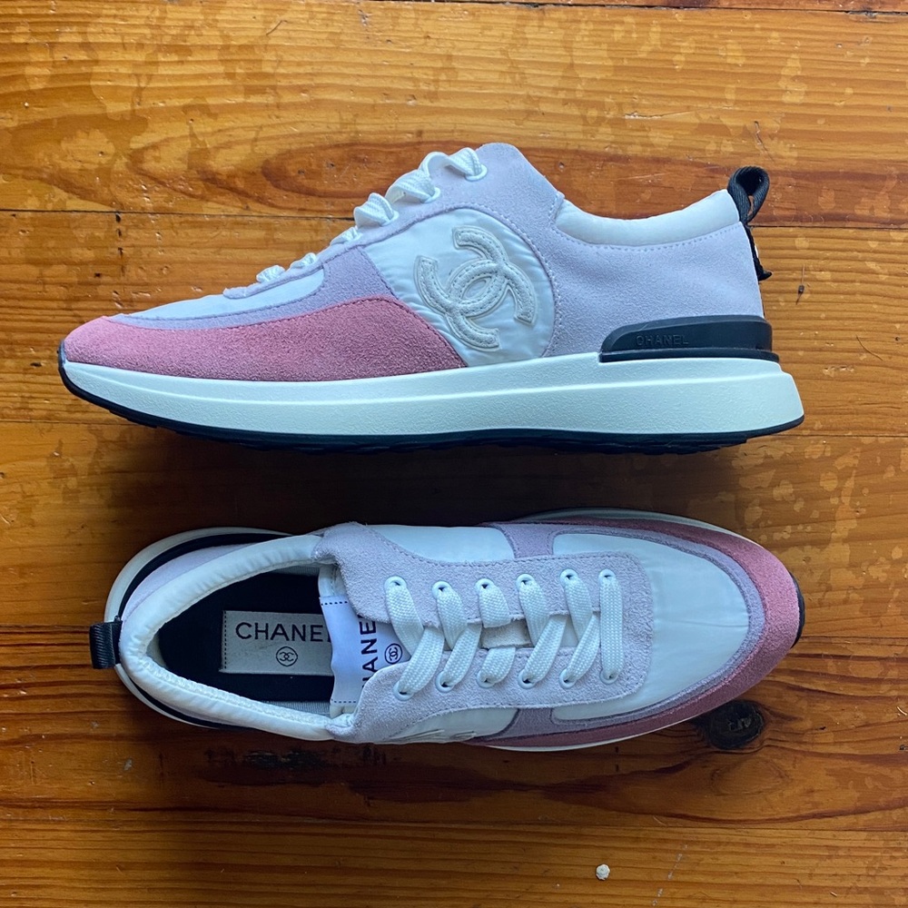 AUTHENTIC RARE CHANEL CC Pink and White Sneakers